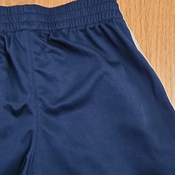 Adidas regular fit coupe standard shorts, size small (8) - Picture 10 of 16